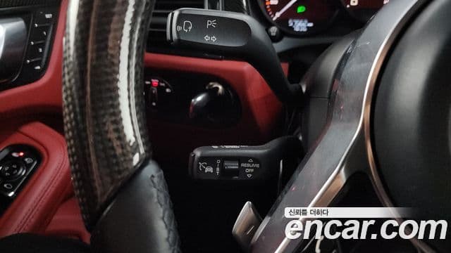 Porsche Macan 2020 — Photo 23/34