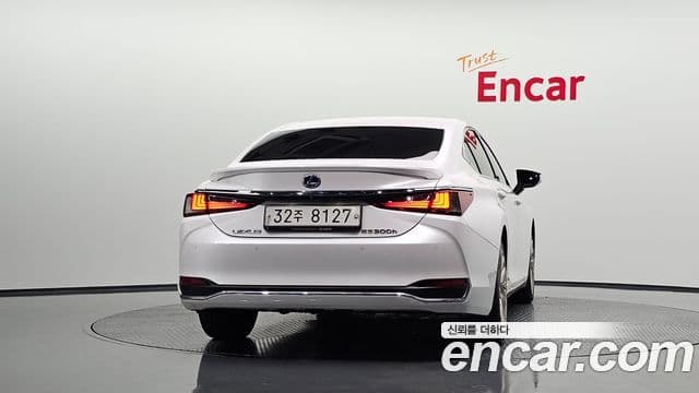 Lexus ES300h 2019 — ფოტო 4/20