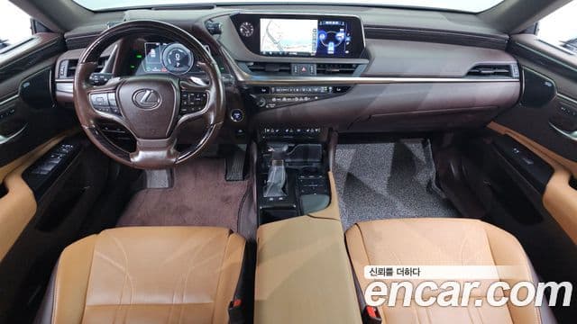 Lexus ES300h 2019 — ფოტო 7/20