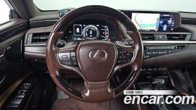 Lexus ES300h 2019 — ფოტო 13/20