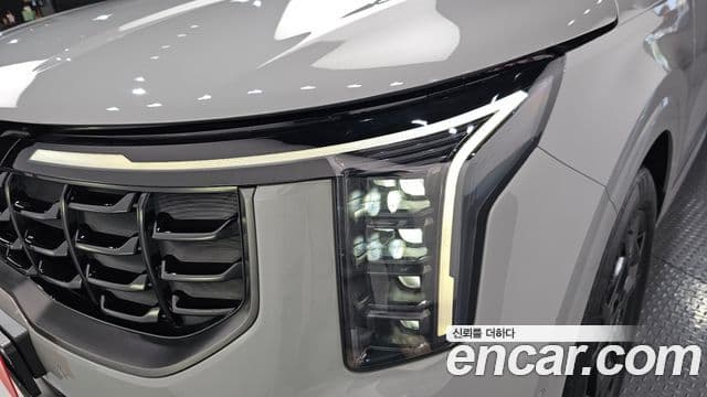 Kia Carnival 2024 — Şəkil 27/30