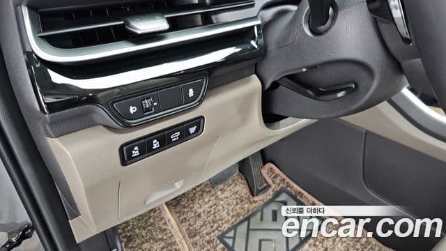 Kia Carnival 2024 — Şəkil 28/30