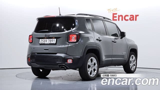 Jeep Renegade 2019 — Фото 2/20