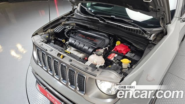 Jeep Renegade 2019 — Фото 6/20