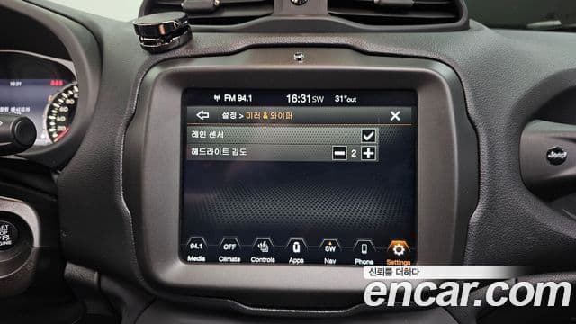 Jeep Renegade 2019 — Фото 16/20