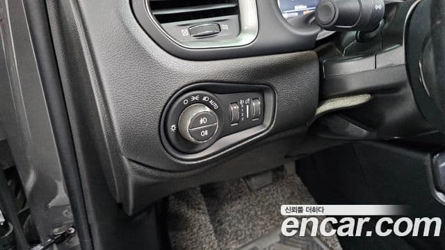Jeep Renegade 2019 — Фото 20/20
