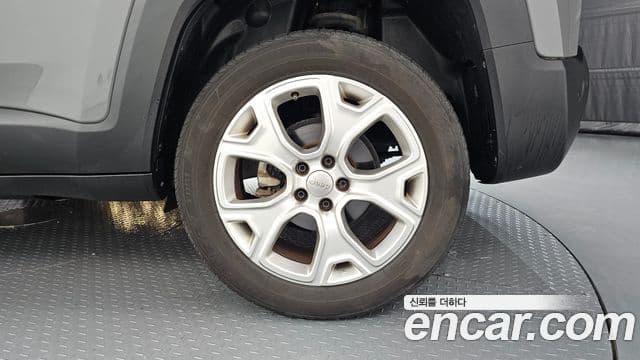 Jeep Renegade 2019 — ფოტო 17/38