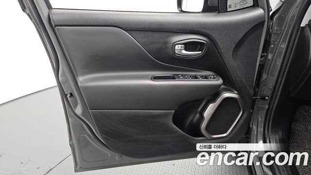Jeep Renegade 2019 — ფოტო 22/38