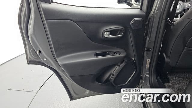 Jeep Renegade 2019 — ფოტო 12/38