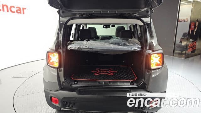 Jeep Renegade 2019 — ფოტო 8/38