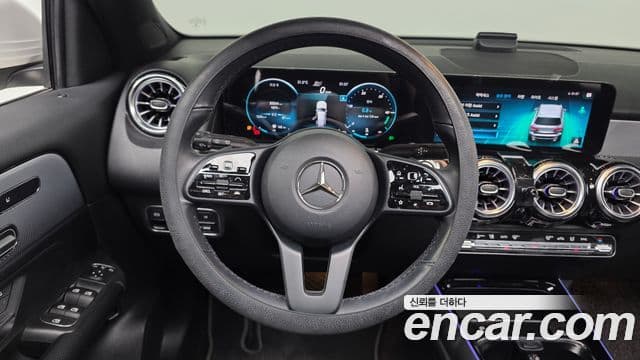 Mercedes-Benz GLB-Class 2021 — ფოტო 13/20