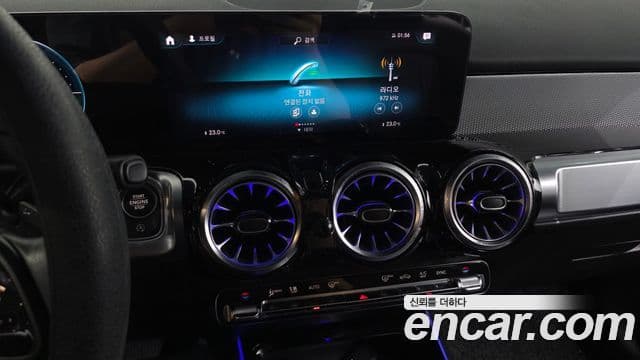 Mercedes-Benz GLB-Class 2021 — ფოტო 14/20