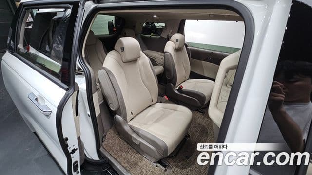Kia Carnival 2025 — Şəkil 11/20