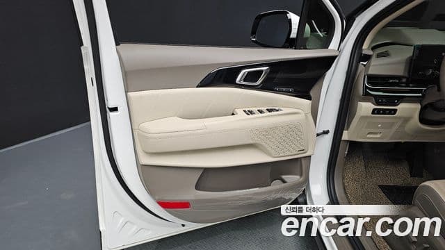 Kia Carnival 2025 — Photo 8/43