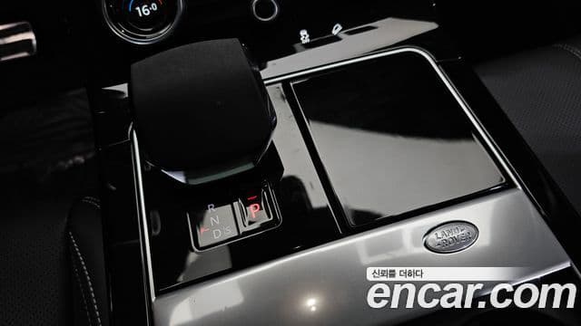 Land Rover Range Rover Velar 2022 — Şəkil 9/20