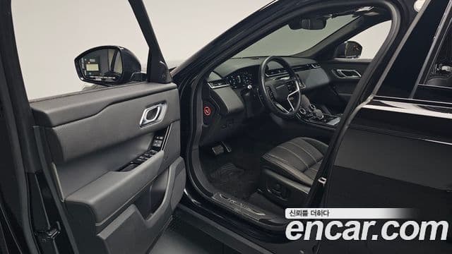 Land Rover Range Rover Velar 2022 — Şəkil 10/20