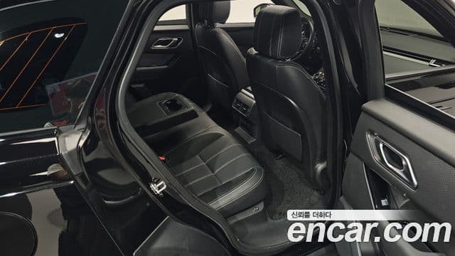 Land Rover Range Rover Velar 2022 — Şəkil 12/20