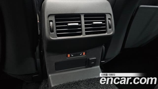 Land Rover Range Rover Velar 2022 — Şəkil 19/20