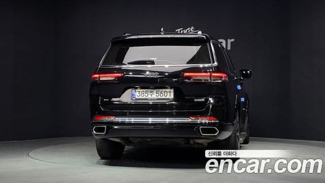 Jeep Grand Cherokee 2022 — ფოტო 4/20