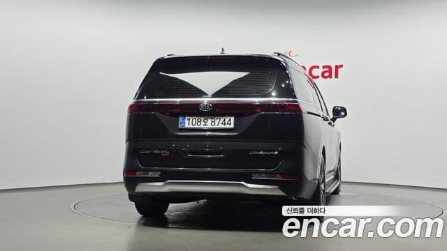 Kia Carnival 2021 — ფოტო 4/20