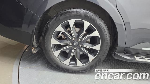 Kia Carnival 2021 — ფოტო 5/20