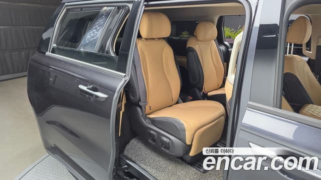 Kia Carnival 2021 — ფოტო 12/20