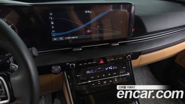 Kia Carnival 2021 — ფოტო 14/20