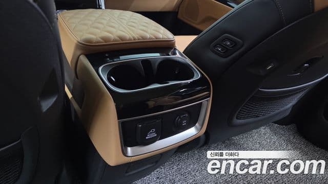 Kia Carnival 2021 — ფოტო 17/20