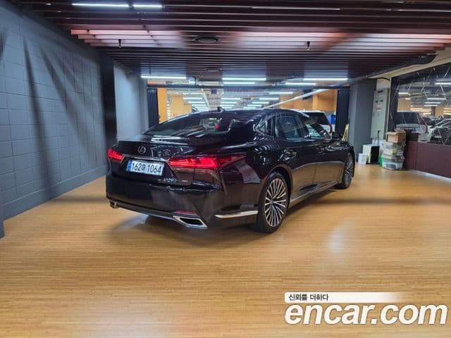 Lexus LS500, 2025