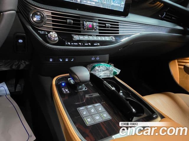 Lexus LS500 2025 — фото 8 из 18