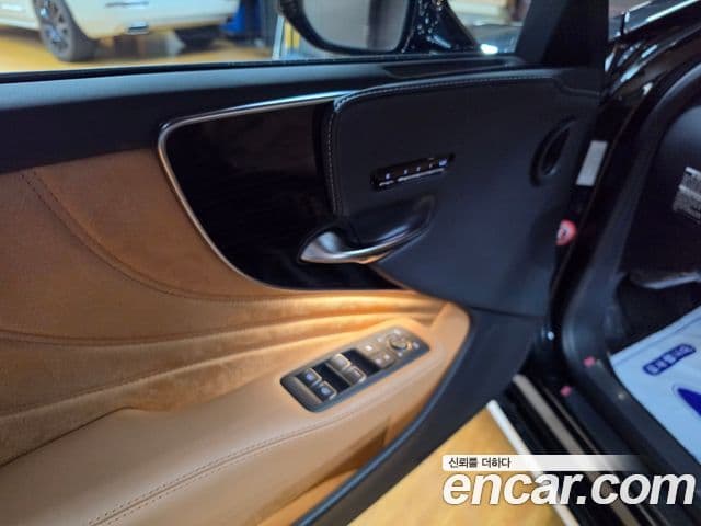 Lexus LS500 2025 — фото 15 из 18