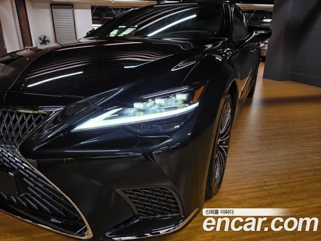 Lexus LS500 2025 — фото 16 из 18