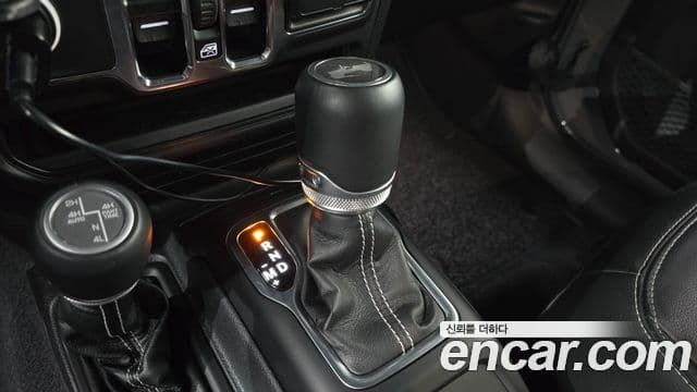 Jeep Wrangler 2023 — ფოტო 9/20
