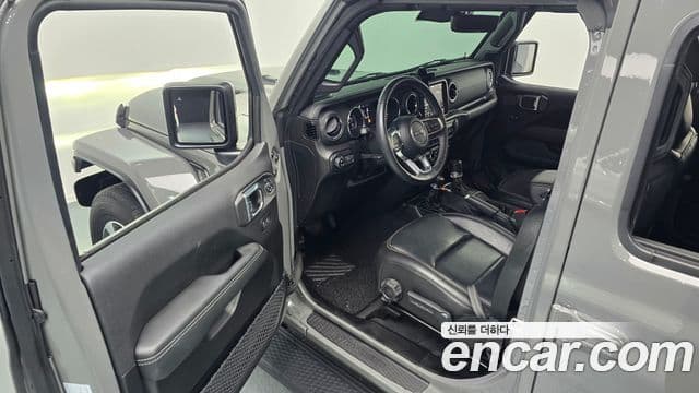 Jeep Wrangler 2023 — ფოტო 11/20