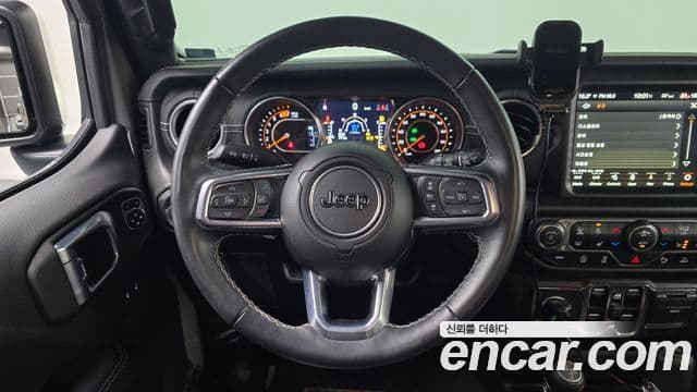 Jeep Wrangler 2023 — ფოტო 13/20