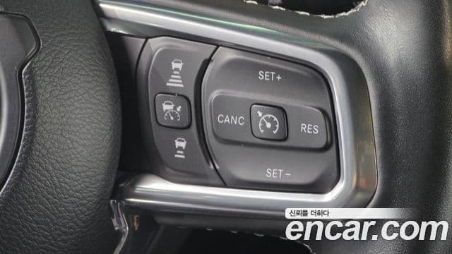 Jeep Wrangler 2023 — ფოტო 18/20