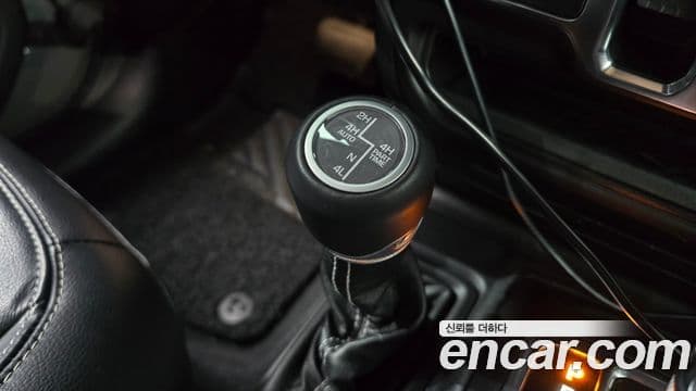 Jeep Wrangler 2023 — ფოტო 19/20