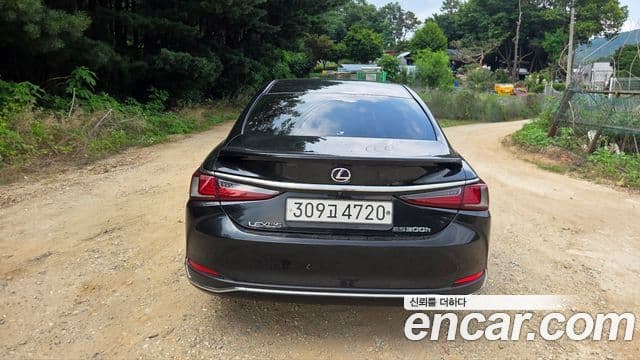Lexus ES300h 2020 — ფოტო 1/11
