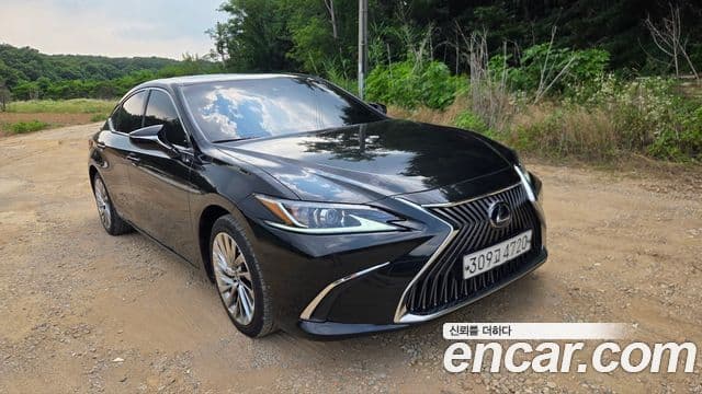 Lexus ES300h 2020 — ფოტო 8/11