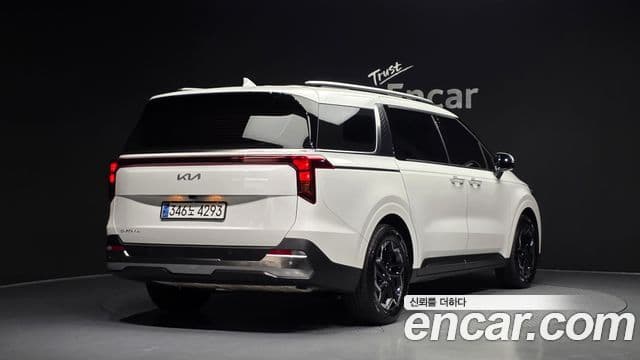 Kia Carnival 2023 — ფოტო 2/20