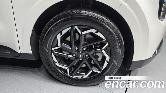 Kia Carnival 2023 — фото 5 из 20