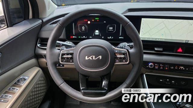 Kia Carnival 2023 — ფოტო 13/20