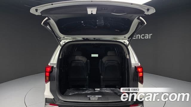 Kia Carnival 2023 — фото 20 из 20