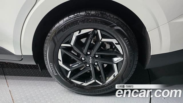Kia Carnival 2023 — Photo 8/35