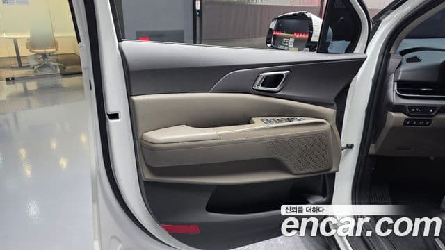 Kia Carnival 2023 — Photo 24/35