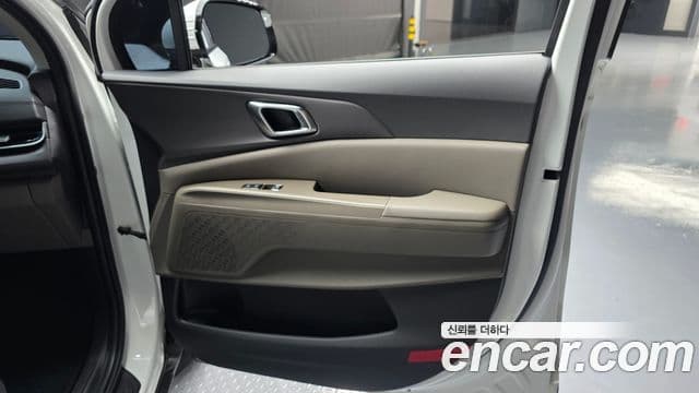 Kia Carnival 2023 — Photo 22/35