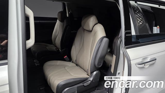Kia Carnival 2023 — Photo 14/35