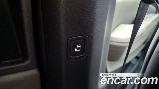 Kia Carnival 2023 — Photo 7/35