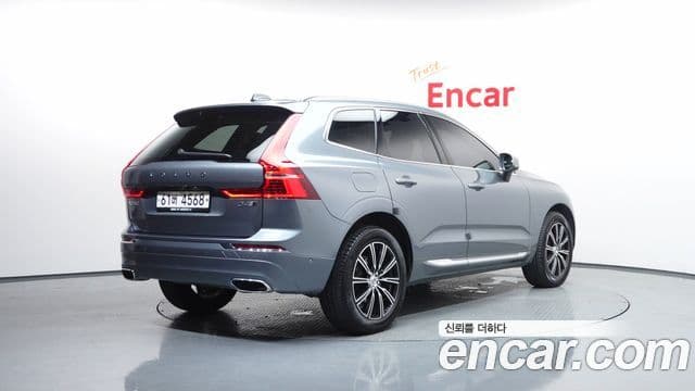 Volvo XC60 2018 — ფოტო 2/20
