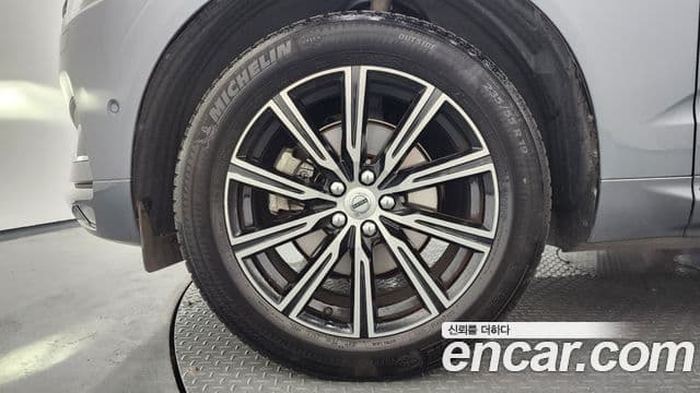 Volvo XC60 2018 — ფოტო 5/20